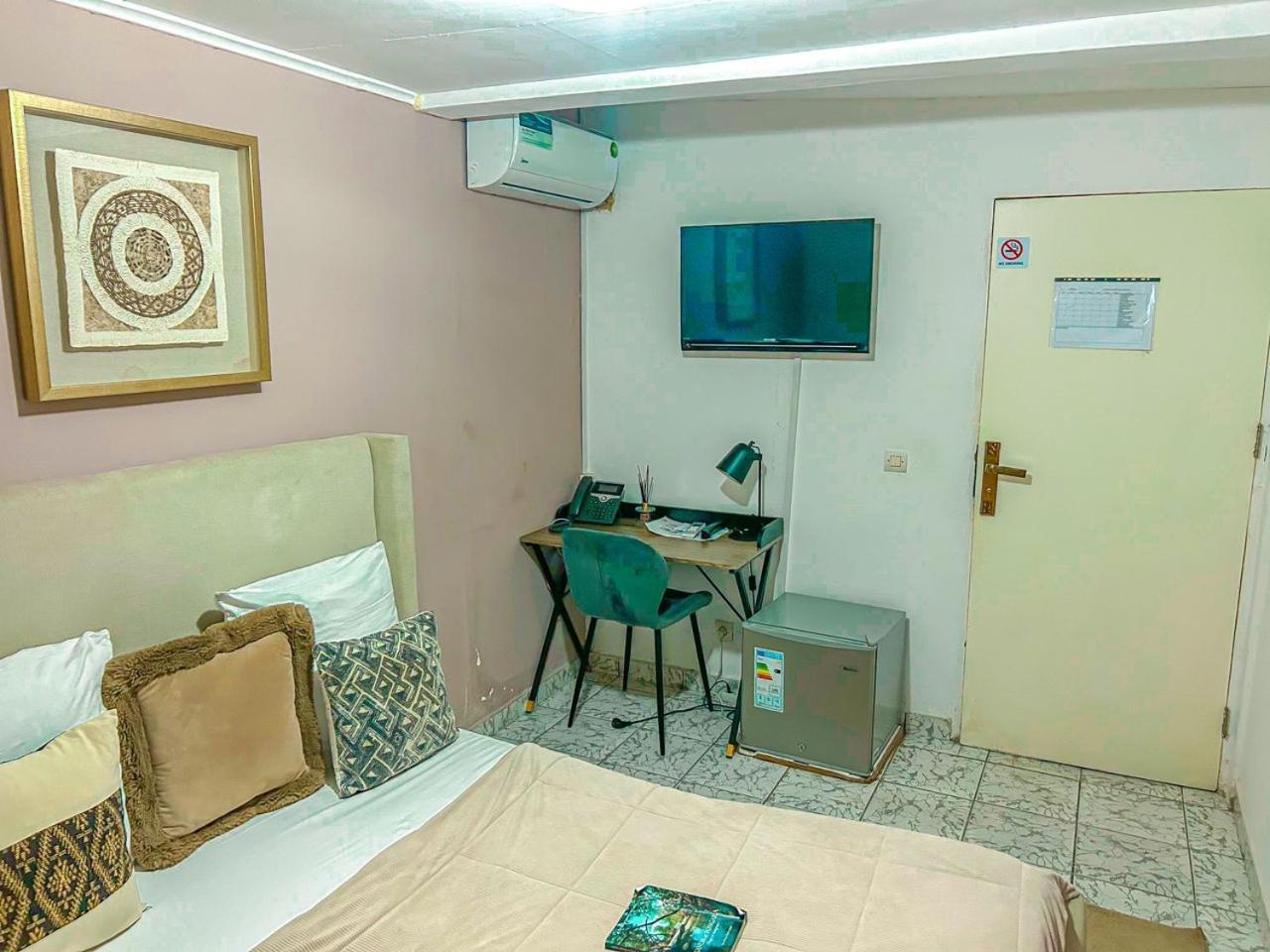 Residence Le Tali Libreville Bagian luar foto